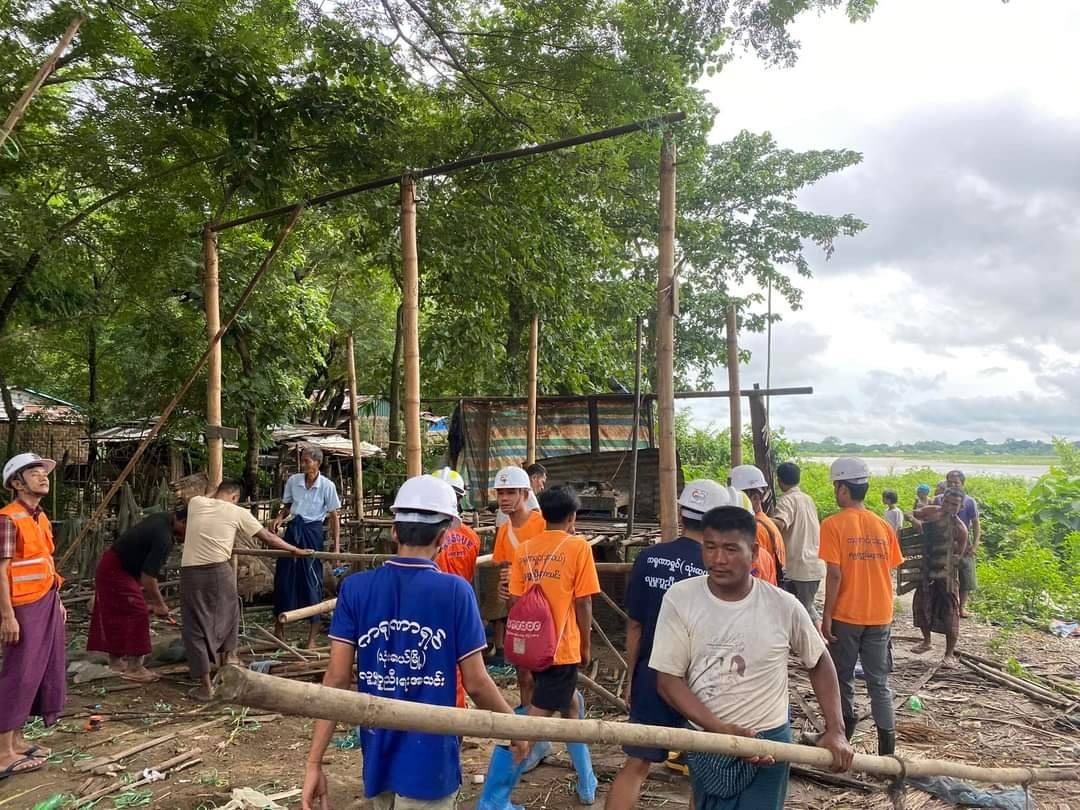 သာယာဝတီမှာ မြစ်မခမြစ်ကမ်းပါးပြိုကျလာနေလို့ ‌နေအိမ်  ၉ လုံးပြောင်းရွှေ့ခဲ့ရ