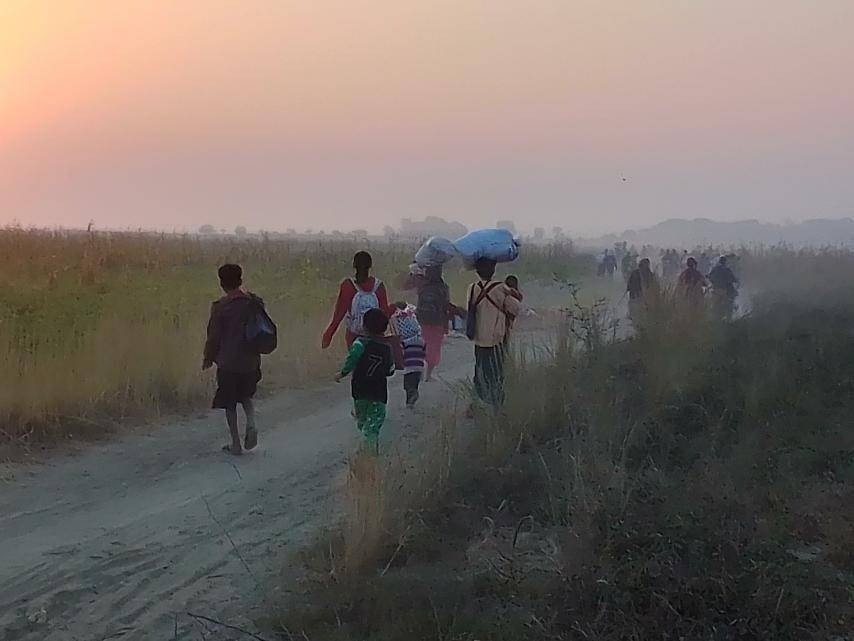ပခုက္ကူရှိ ကျေးရွာတွေကို စစ်ကောင်စီက ကုန်းလမ်း၊ ရေလမ်းကပါ စီးနင်းဝင်ရောက်လို့ ဒေသခံ သောင်းချီထွက်ပြေးနေရ
