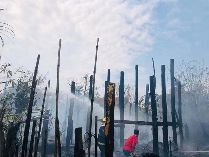 မီးဖို မီးကြွင်းမီးကျန်ကနေ စလောင်လို့ နေအိမ် ၆ လုံးမီးလောင်ပျက်စီး
