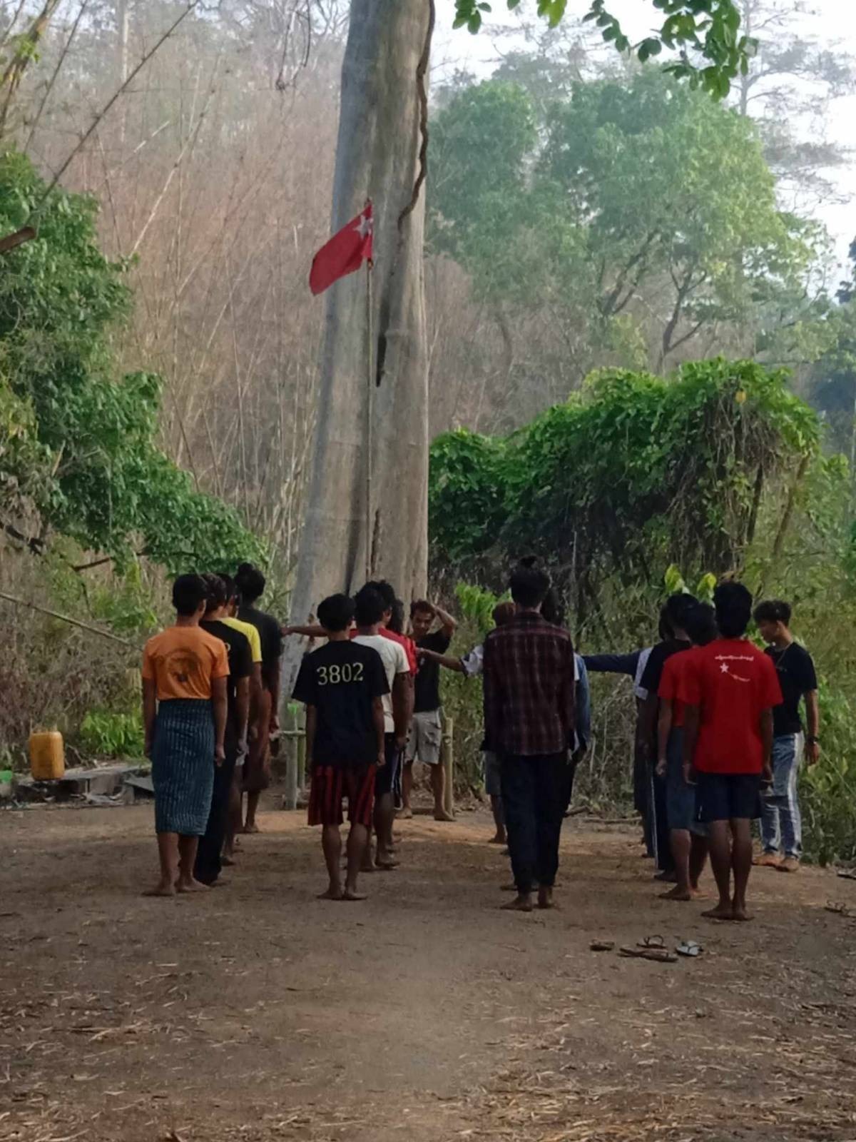 PDF စခန်းကို တိုက်ခိုက်ဖို့လာတဲ့ စစ်ကောင်စီစစ်ကြောင်း မိုင်းဆွဲခံရလို့ ၁ ဦးသေ