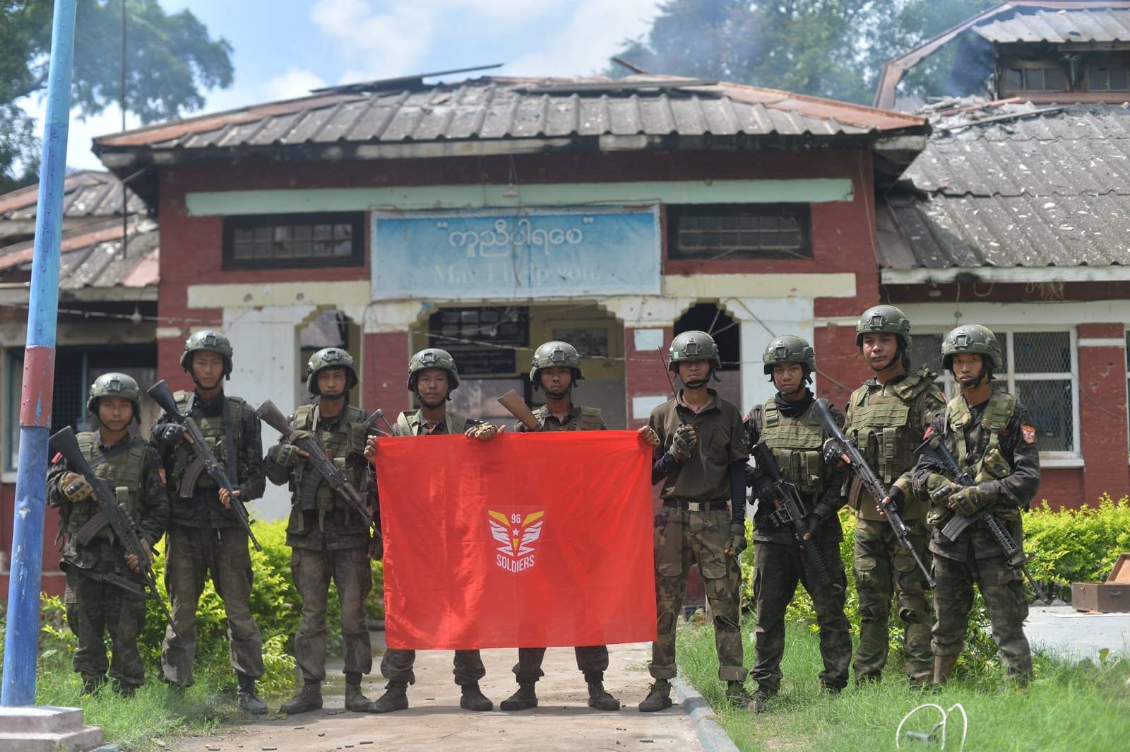 ဒီပဲယင်းမြို့ပေါ် စစ်ကောင်စီတပ်တွေ နေရာပြန်ယူ