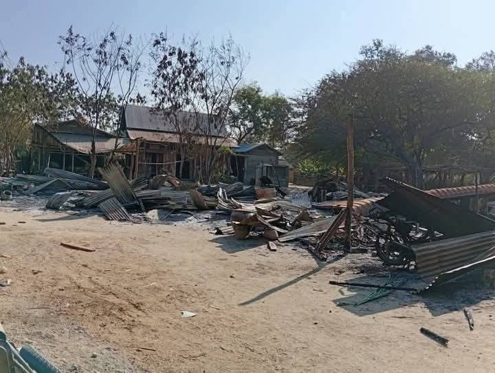 မကျီးစင်ရွာက နေအိမ် ၃၀ ခန့်နဲ့ အမျိုးသား ၁ ဦးကို စစ်ကောင်စီက မီးရှို့သတ်ဖြတ်