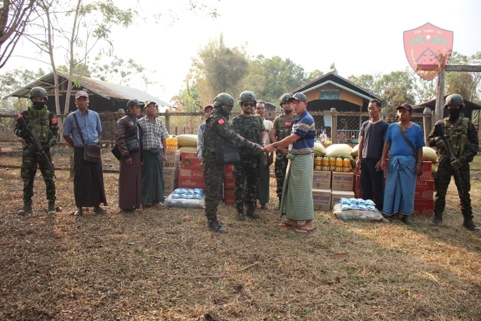 တမူး PDF က စစ်ဘေးသင့်ကျေးရွာ ၄ ရွာကို အခြေခံစားသောက်ကုန်တွေ လှူဒါန်း