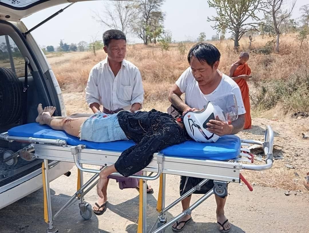 သံဃာမောင်းလာတဲ့ကားကဝင်တိုက်လို့ လူငယ် ၂ ဦး သေဆုံး