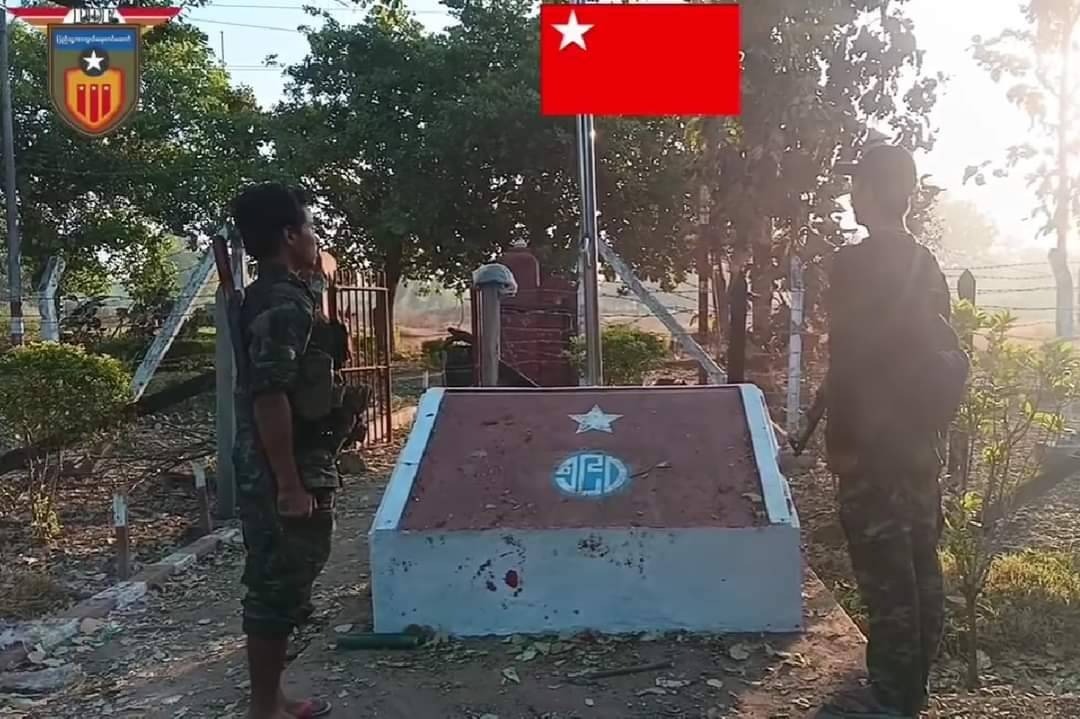မုန်းဒေသက စစ်တပ်ကာကင်းစခန်းတိုက်ခိုက်မှု စစ်သားတွေထွက်ပြေးလို့ သေနတ် ၅ လက်ရ