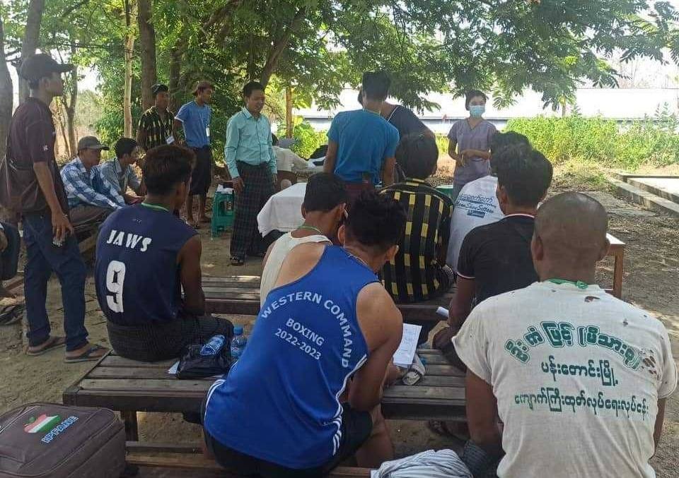 ပဲခူးအနောက်ခြမ်းမှာ ပြည်သူ့စစ်အဖြစ် အဓမ္မစုဆောင်းခံရသူတွေကို စစ်သင်တန်းတက်ဖို့ ရှမ်းပြည်ကိုပို့