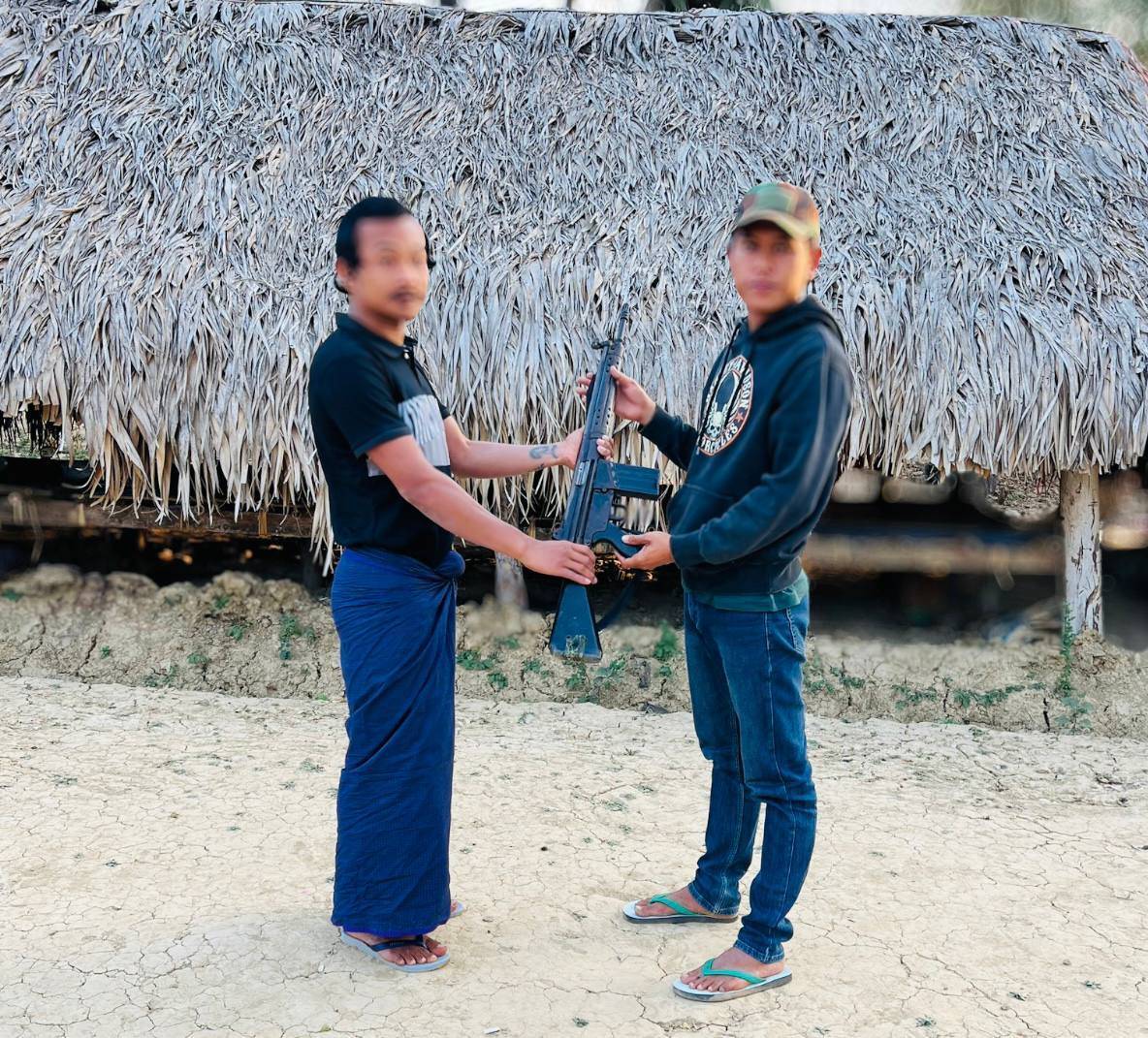 ဘက်ပြောင်းခိုလှုံလာတဲ့ ပေါက်ရဲစခန်းက ရဲ ၁ ဦး ကျပ်သိန်း ၃၀ ဆုချီးမြှင့်ခံရ