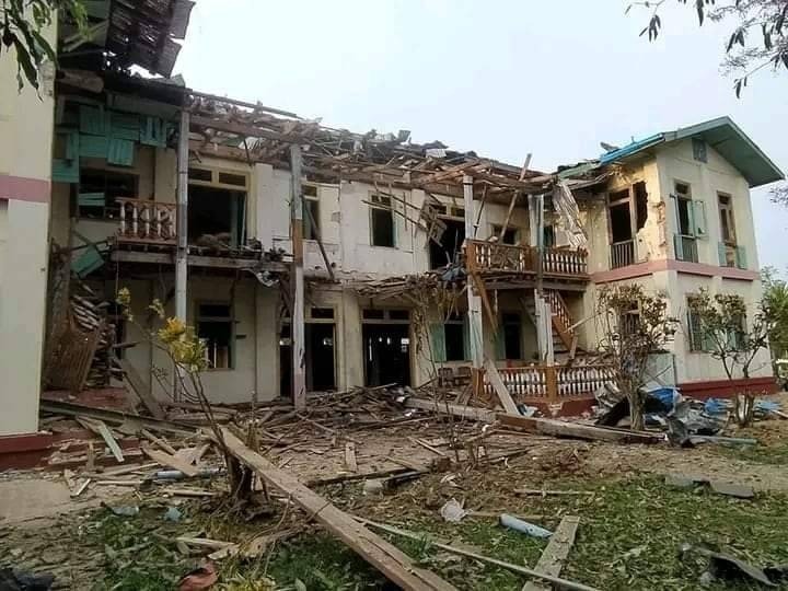 အင်းတော်နဲ့ဗန်းမောက်မှာ လေကြောင်းဗုံးကြဲလို့ အဖိုး၊အဖွား ၃ ဦးသေ၊ ဘုန်းကြီးကျောင်း၊ စာသင်ကျောင်းတွေ ပျက်စီး