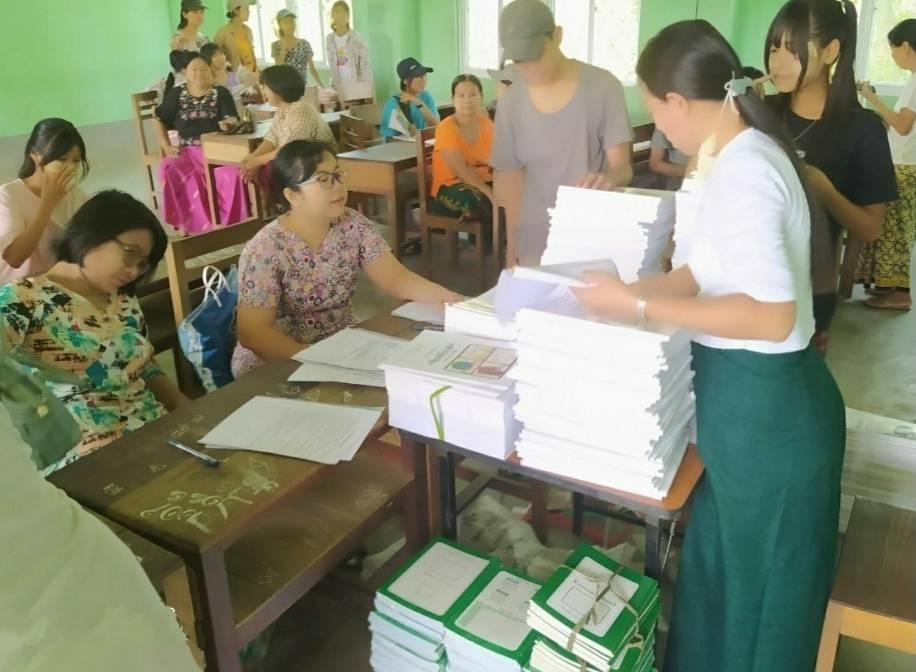 စစ်ကောင်စီက ကျောင်းအပ်လက်ခံနေပြီး ကျောင်းသုံးပစ္စည်းတွေကို အပြည့်အစုံ မပေးနိုင်သေး
