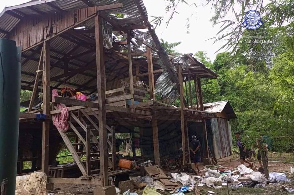 စစ်တပ်ရဲ့ ဗုံးကြဲပစ်ခတ်မှုတွေကြောင့် ပြည်သူ ၂ ဦးဒဏ်ရာရပြီး နေအိမ်တွေပျက်စီး