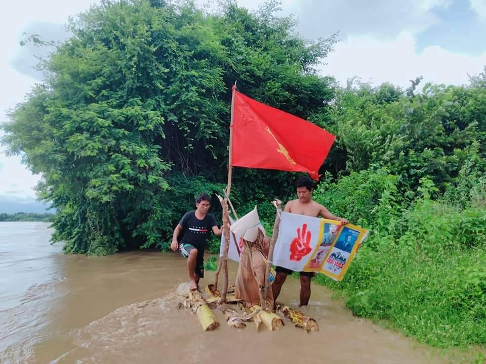 ရေပေါ်သပိတ်ဖြင့် သံအမတ်ကြီးဦးကျော်မိုးထွန်းကို ထောက်ခံပွဲပြုလုပ် (photo news)