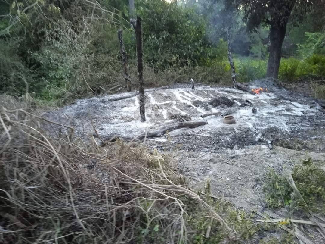 မိုင်းဆွဲခံရပြီး ခလရ ၂၅၆က စစ်သား၁ဦးသေဆုံးလို့  ဒေသခံတွေရဲ့ထန်းလျက်ချက် တဲတွေကိုမီးရှို့ခဲ့
