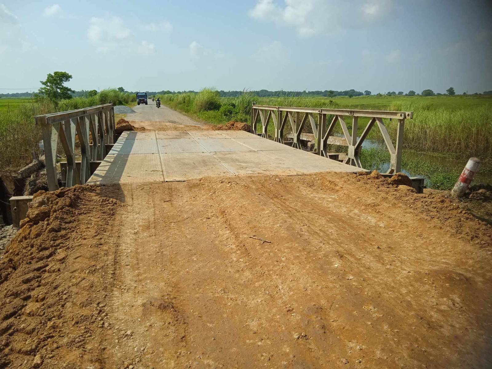 ရွှေကျင်-ညောင်လေးပင်ကားလမ်းပေါ်က စစ်ရေးအရသုံးနေတဲ့ တံတားမိုင်းခွဲခံရလို့ စစ်တပ်က ချက်ချင်းပြင်ဆင်