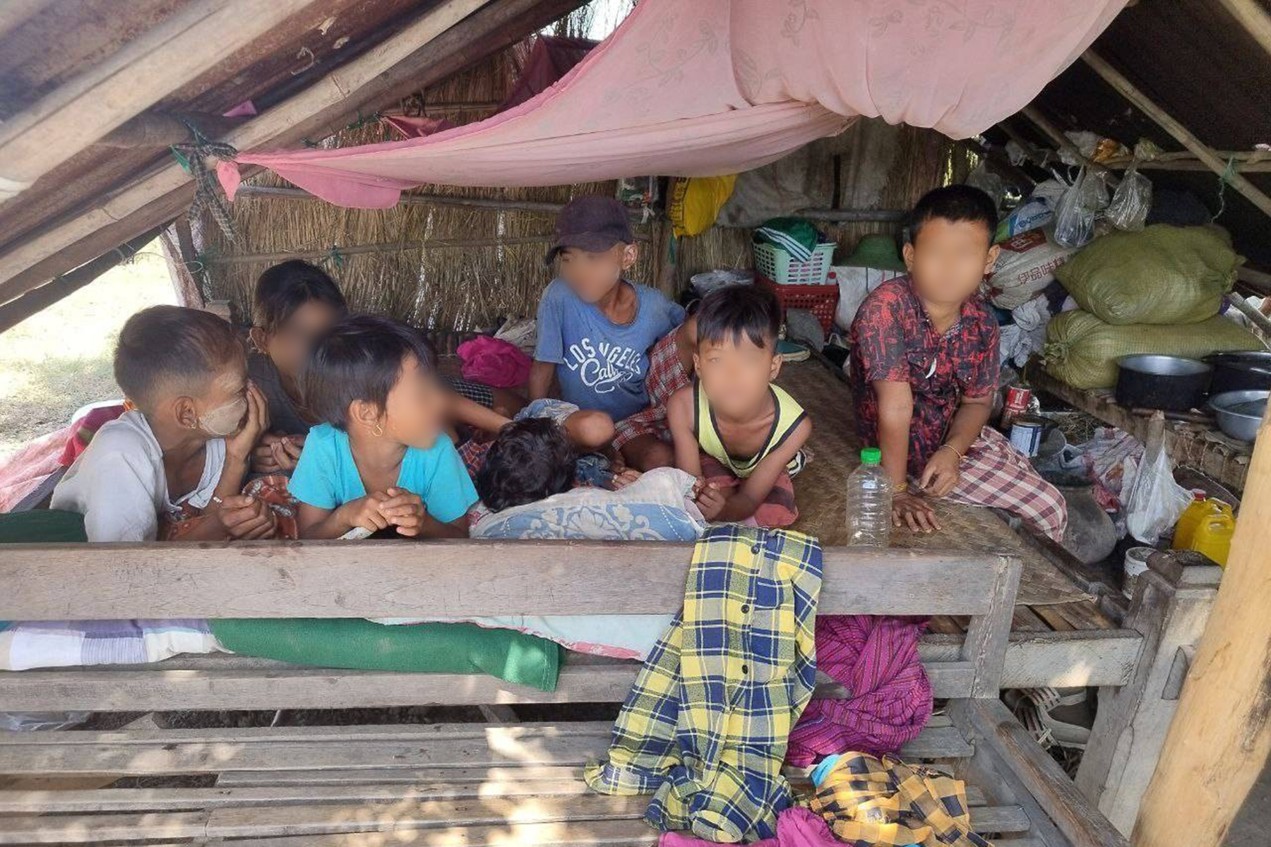 မတ္တရာမြို့နယ်ကို စစ်တပ်ဝင်မွှေပြီး ဒေသခံ ၁၀၀ခန့်ကို ဖမ်းထား၊ ဒေသခံ ၅၀၀၀ ခန့် ရှောင်ပြေးနေရ