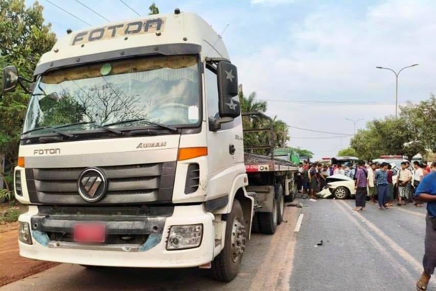 ရုပ်ရှင်သရုပ်ဆောင်တချို့လိုက်ပါလာတဲ့အိမ်စီးကားနဲ့ တွဲကားတိုက်မိလို့ ၄ ဦးဒဏ်ရာရ