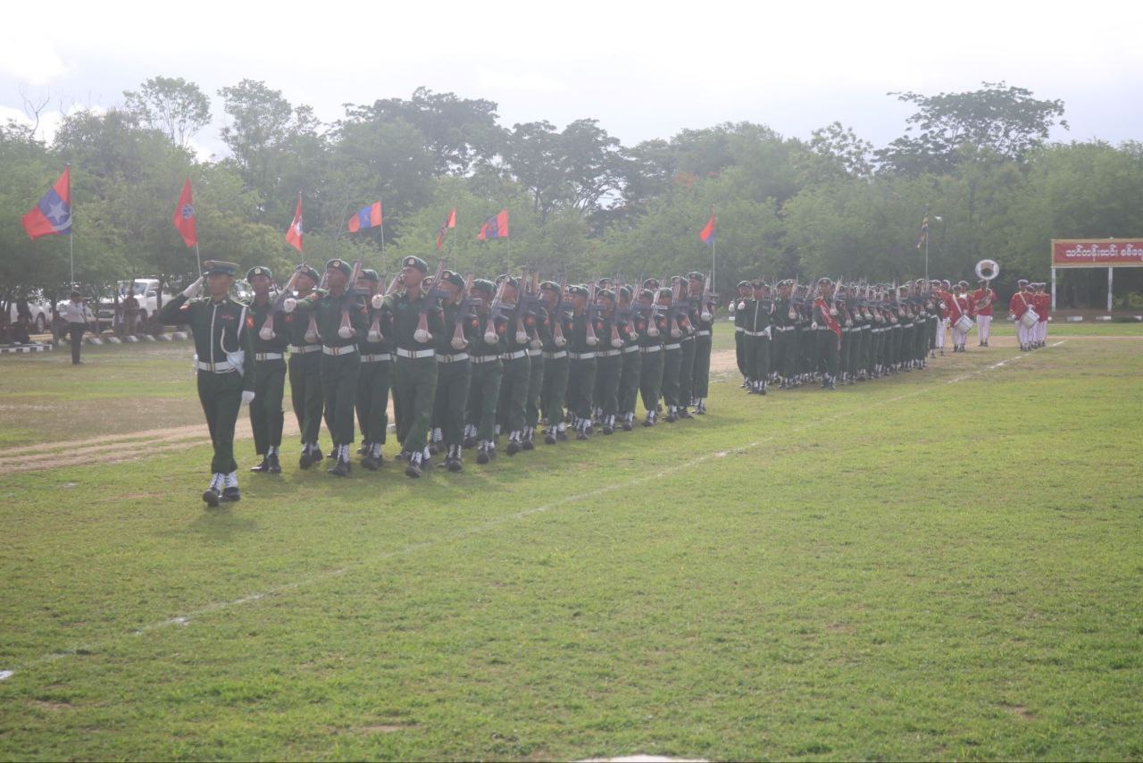 ရွှေဘိုမှာ စစ်သင်တန်းပြီးကာစတပ်သားတွေကို စစ်ကောင်စီက လက်နက်တပ်ဆင်ပေးပြီး အင်အားဖြည့်နေ