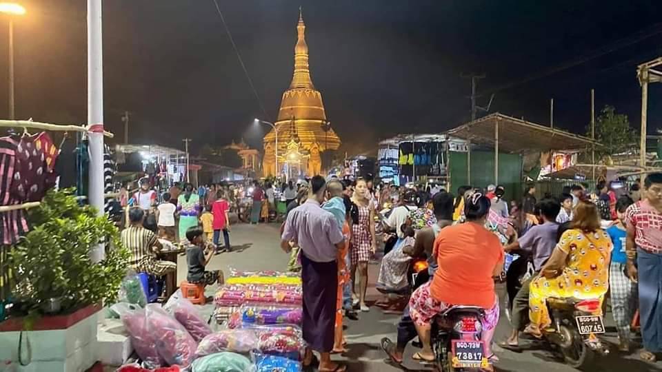 ပဲခူးရွှေမော်ဓောဘုရားပွဲစျေးထဲ ခွေးရူးဝင်ကိုက်၊ ကလေး ၄ ဦးအပါ လူ ၂၉ ဦး ကိုက်ခံရ