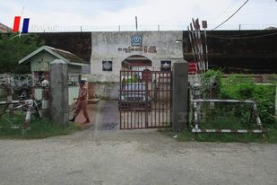 နိုင်ကျဉ်းအမှုတွေမှာ ရှေ့နေလိုက်ပေးသူရှားလာသလို ငွေများစွာပေးရလို့ ကိုယ်တိုင်တရားရင်ဆိုင်နေရသူတွေရှိ