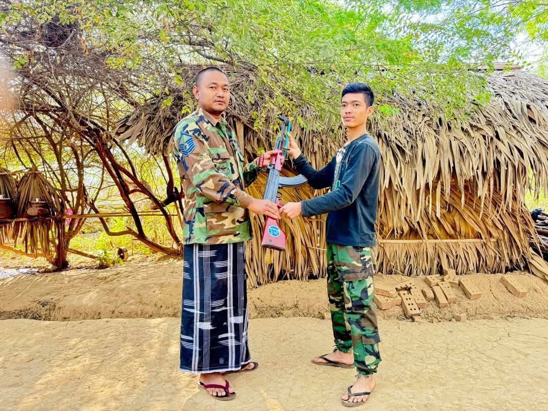 ညောင်ဦးမှာ ရဲတပ်သား ၁ ဦး လက်နက်ခဲယမ်းတွေနဲ့အတူ ဘက်ပြောင်းခိုလှုံ