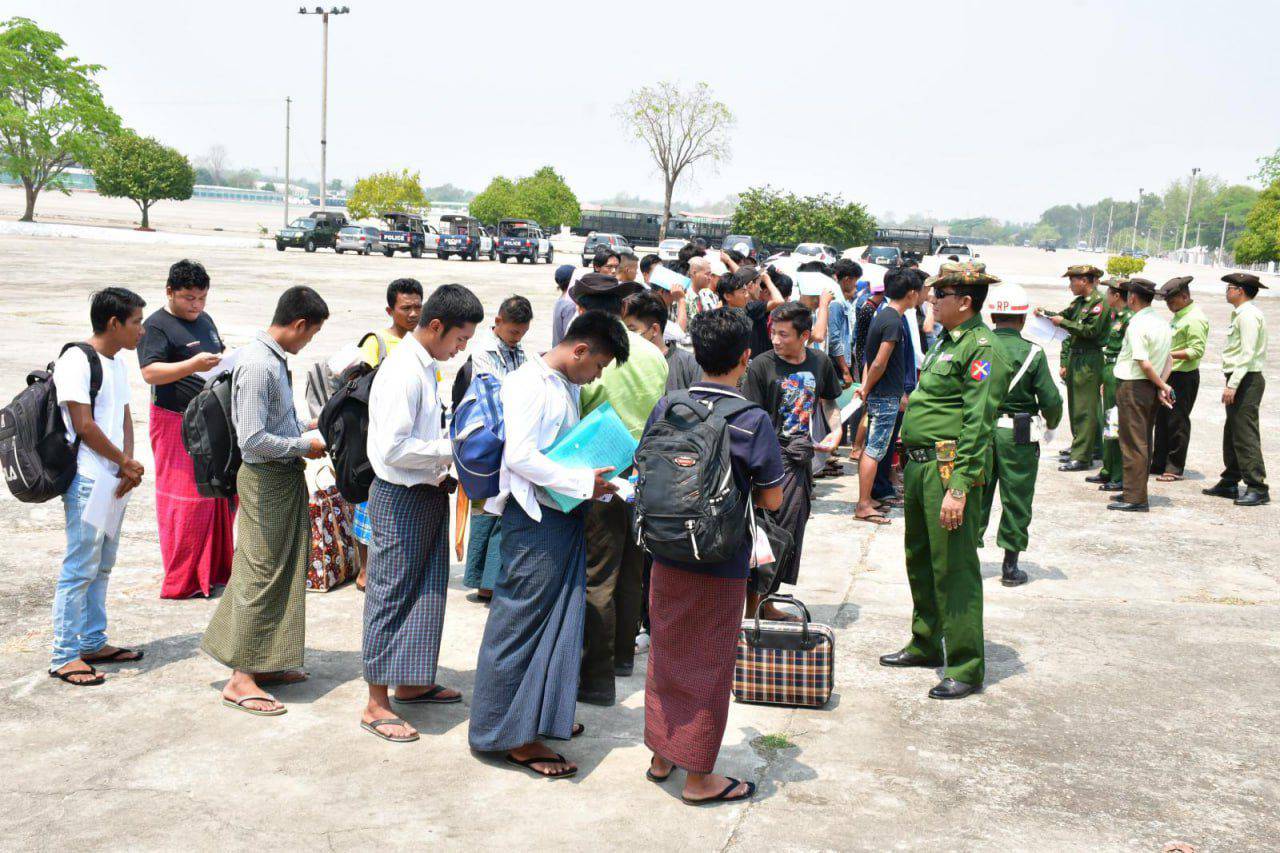 ပဲခူးမြို့မှာ အတင်းအကျပ် စစ်သားစုဆောင်းတာတွေလုပ်နေပြီး မလိုက်သူတွေကို ပိုက်ဆံတောင်းတာ အိမ်ချိပ်ပိတ်တာတွေလုပ်