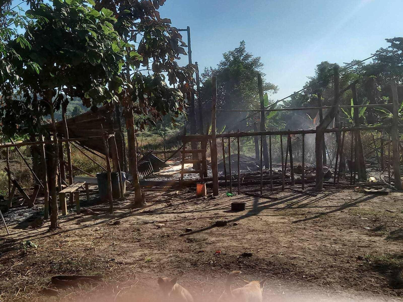 နတ်တလင်းနယ်က နေအိမ် ၂၀ ကျော်ကို စစ်တပ်ကမီးထပ်ရှို့၊ ၁၀ ရက်အတွင်း နေအိမ် ၁၀၀ ကျော်အထိ မီးရှို့ခံထားရ