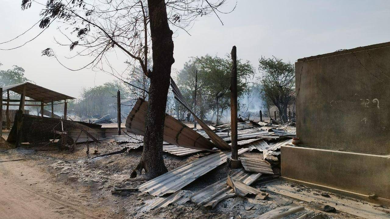 ချောင်းဦးမှာ စစ်ကောင်စီတပ်က လူနေအိမ်တွေကိုမီးရှို့ပြီး ဒေသခံ ၆၀ ကျော်ကို ဖမ်းဆီးသွား