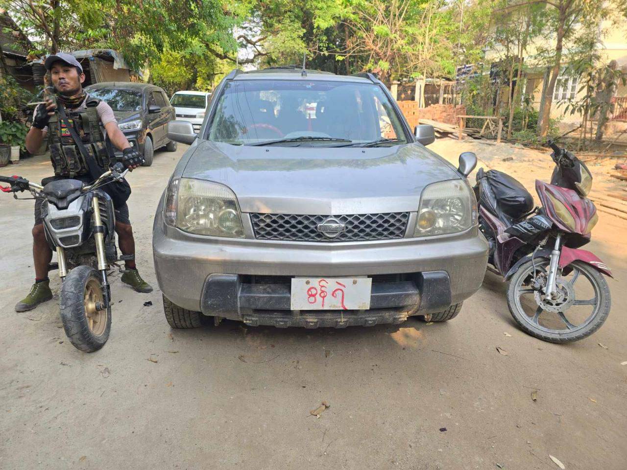 မြင်းခြံ-တောင်သာလမ်းပိုင်းတိုက်ပွဲ စစ်ကောင်စီတပ်သား ၁ ဦးသေဆုံး     ■ တော်လှန်ရေးတပ်တွေပြန်ဆုတ်ချိန် ထားခဲ့တဲ့ ကားနဲ့ ဆိုင်ကယ်တွေကို စစ်ကောင်စီဘက်ကသိမ်းယူ