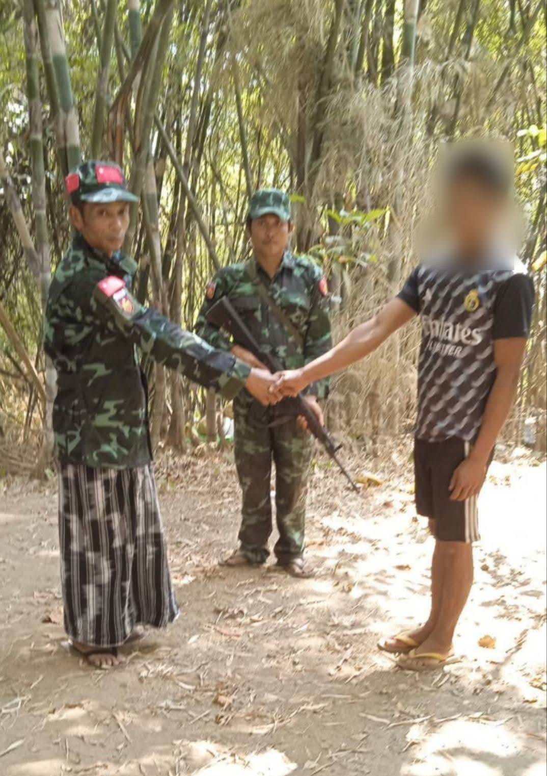 ဖမ်းဆီးပြီးစစ်သင်တန်းပို့လိုက်ရာက စစ်ကောင်စီတပ်သားသစ်ဖြစ်လာသူ ဘက်ပြောင်းခိုလှုံ