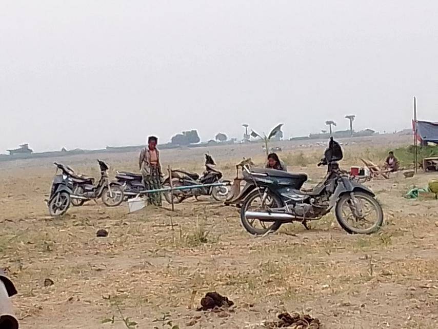ပခုက္ကူမှာ စစ်ဘေးရှောင်တွေရဲ့ဆိုင်ကယ်အစီး၂၀ ကျော်ကို စစ်အုပ်စုက ယူသွား