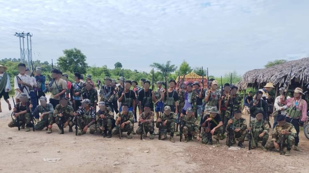 ဝက်လက်မှာ ရွာကို မီးရှို့လာတဲ့စစ်ကြောင်း မိုင်းဆွဲခံရလို့ ၃ ဦးထက် မနည်းထိခိုက်ဒဏ်ရာရ