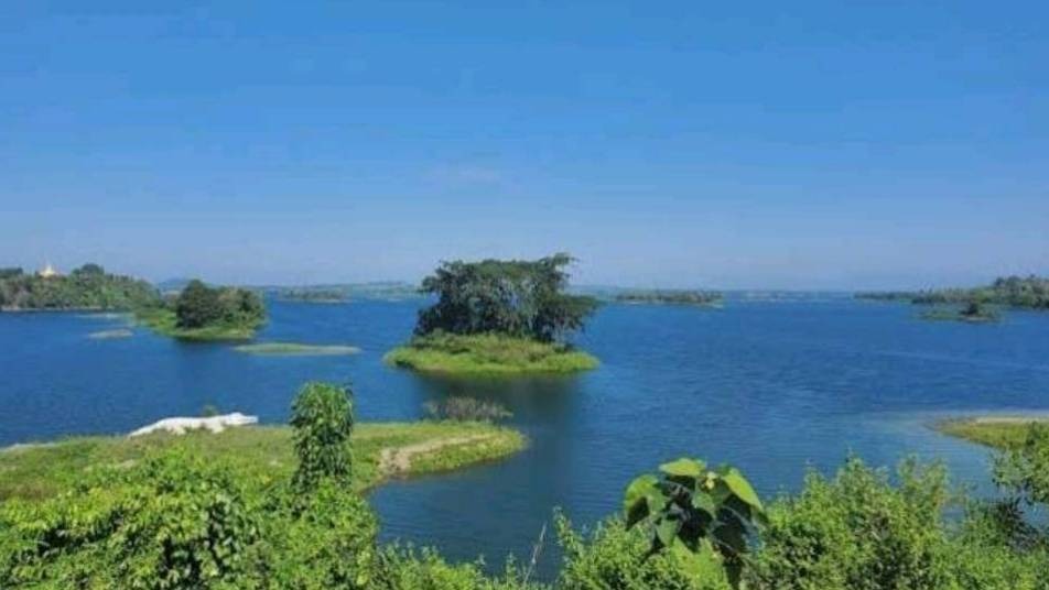 နတ်တလင်းက ပြည်သူတွေ ဆန်ကို ကန့်သတ်ချက်နဲ့ဝယ်နေရ