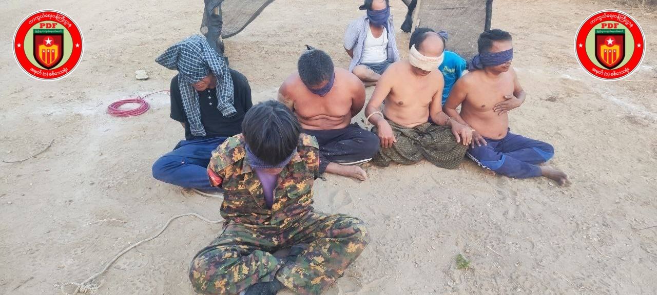 မုံရွာ အရာတော်လမ်းကတိုက်ပွဲမှာ စစ်ကောင်စီတပ်ဖွဲ့ဝင် ၁၅ ဦးသေဆုံးကာ ၇ ဦးဖမ်းဆီးခံရပြီး လက်နက်ခဲယမ်းတွေသိမ်းခံရ    ■ PDF ပူးပေါင်းတပ်ဖွဲ့က ၁ ဦးသေဆုံး ၂ ဦးဒဏ်ရာရရှိ