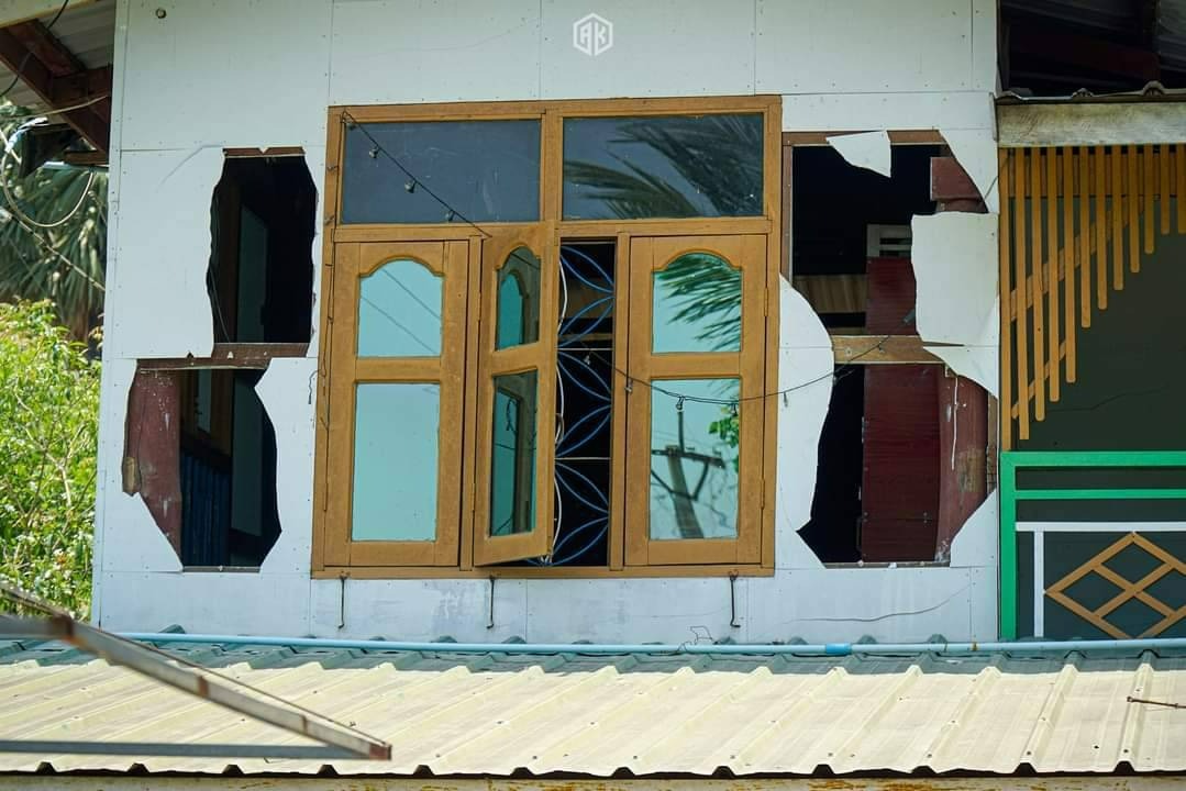 ဆားလင်းကြီးမှာ စစ်တပ်ကလက်နက်ကြီးနဲ့ပစ်လို့ ပြည်သူ ၁ ဦးဒဏ်ရာရပြီး နေအိမ် ၁၀ လုံးကျော်ပျက်စီး