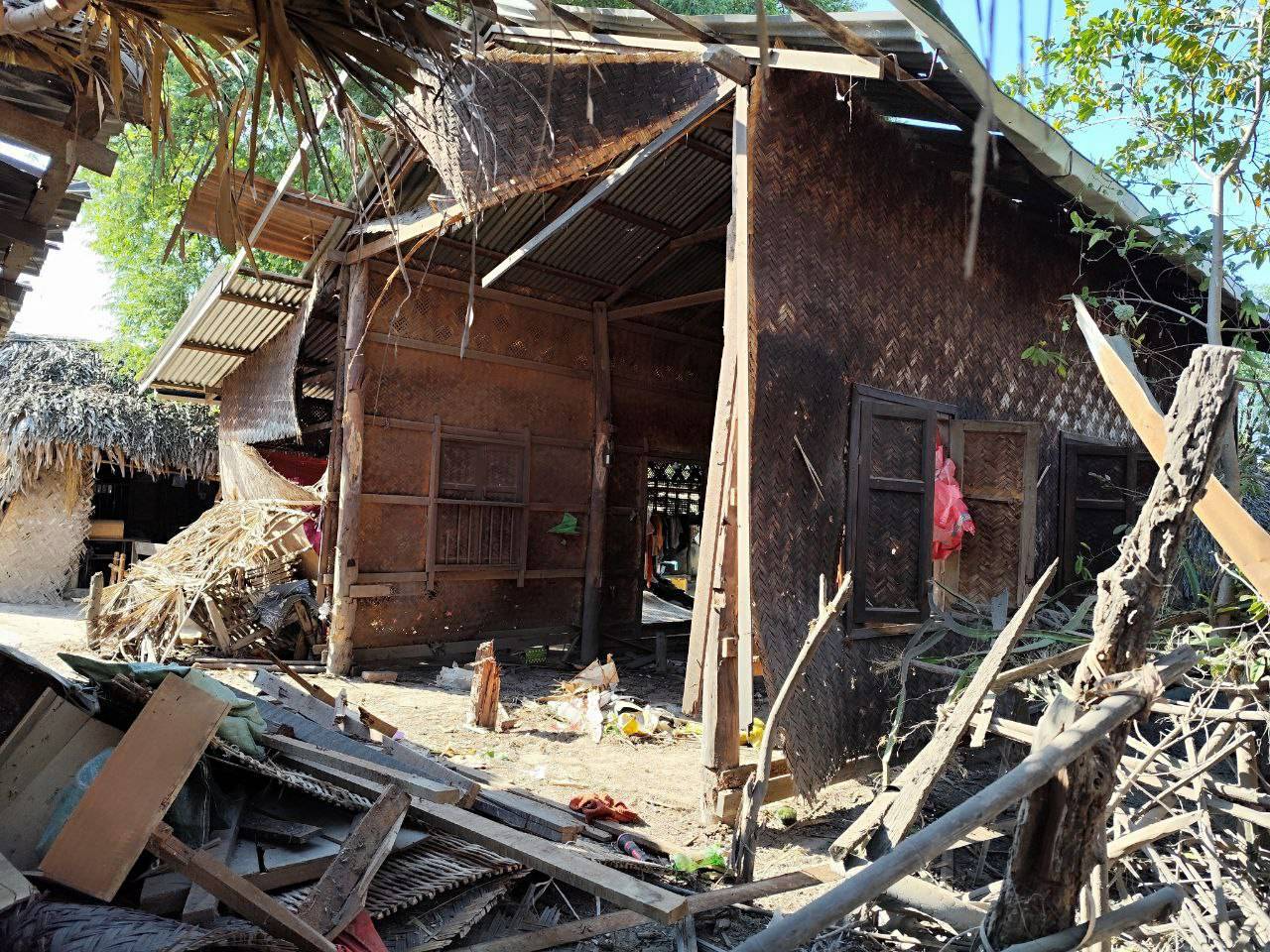 ကြံ့ခိုင်ရေးပါတီထောက်ခံသူများတဲ့ ဒေါင့်ဘိုးရွာ လေကြောင်းကပစ်ခတ်ခံရလို့ အမျိုးသား ၁ ဦးသေဆုံး