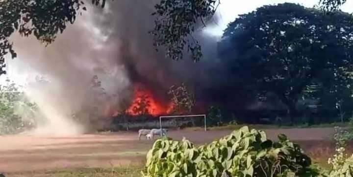တိုက်ပွဲတွေပြင်းထန်ခဲ့တဲ့ မုန်းမြို့မှာ စျေးမီးလောင်လို့ ဆိုင်ခန်း ၂၀၀ ကျော် ပျက်စီးခဲ့ပြီး ရှို့မီးဟုဆို