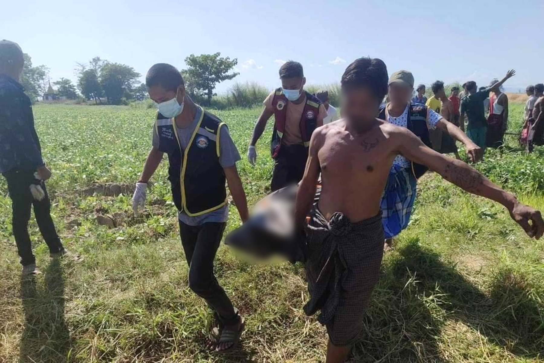 ရှင်လောင်းလှည့်တဲ့ဆင် နင်းလို့ မြတ်ရိတ်နေသူ အမျိုးသား ၁ ဦးသေဆုံး