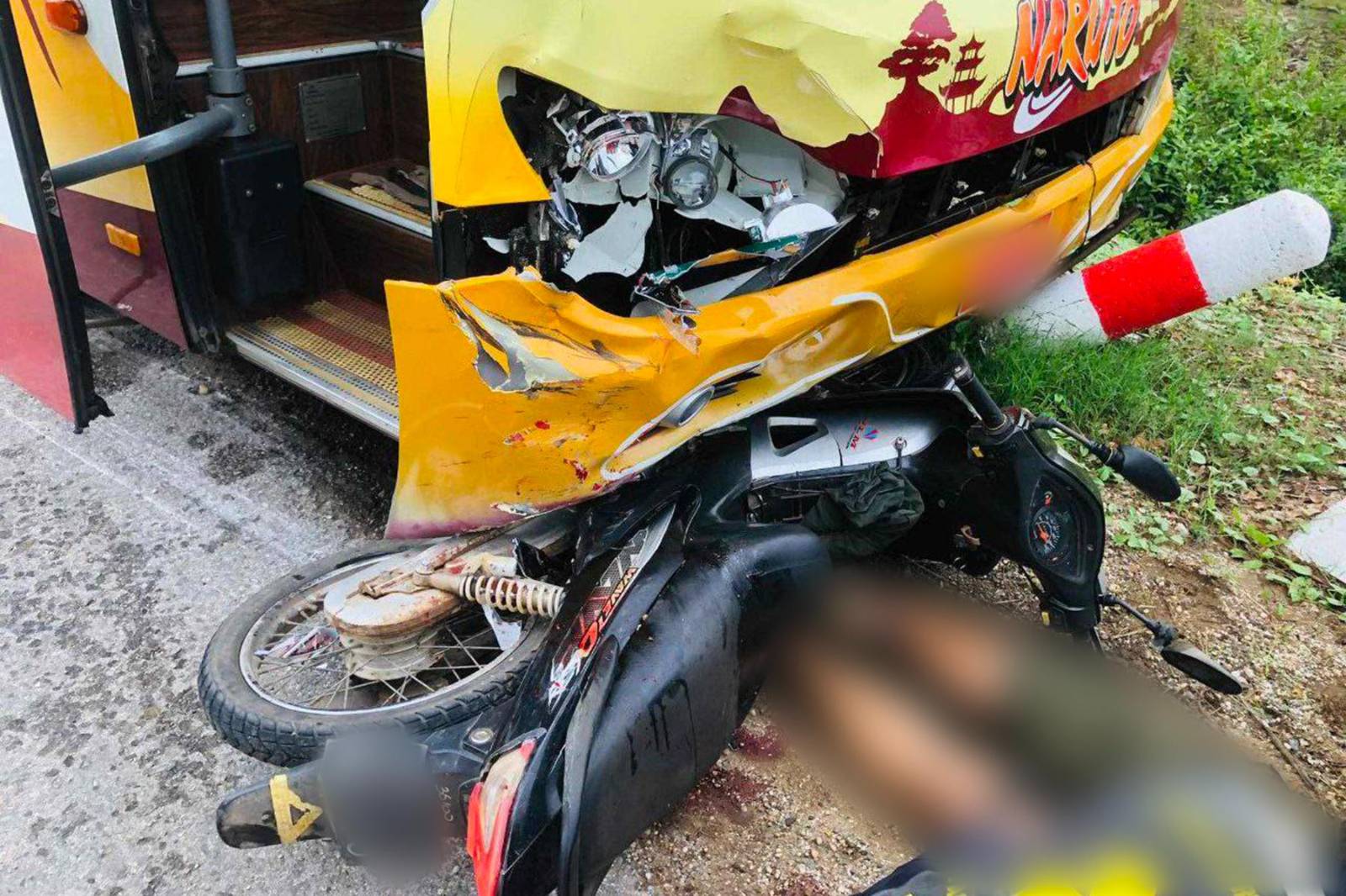ကားနဲ့ဆိုင်ကယ် မျက်နှာချင်းဆိုင်တိုက်မိလို့ ရဲတပ်ကြပ်ကြီးတဦးသေဆုံး