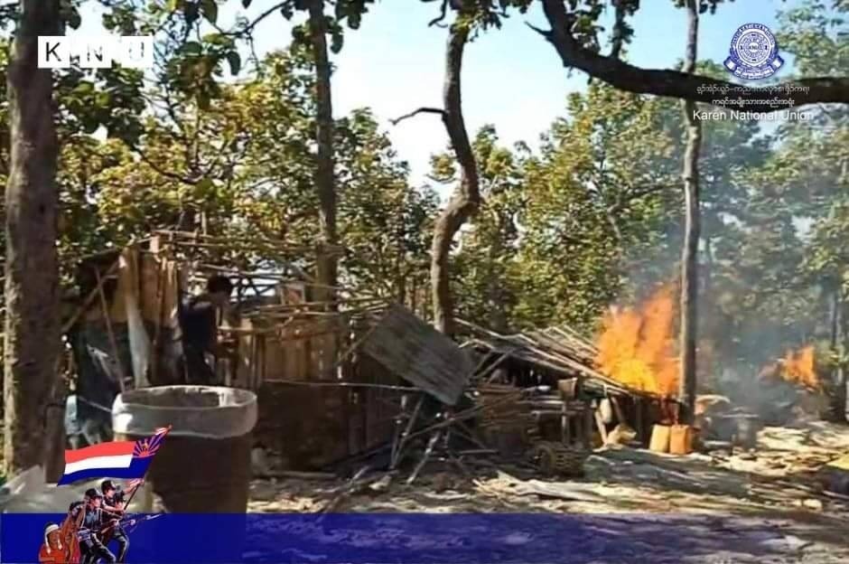 ထန်းတပင်မှာ စစ်ကောင်စီဘက်က တပ်စခန်း ၁ ခု ထပ်မံစွန့်ခွာ၊ KNLA ဘက်က မီးရှို့ရှင်းလင်း