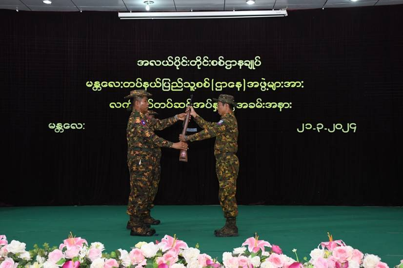 စစ်တပ်ပိုင်ခန်းမ ရှော့ဒုံးနဲ့ပစ်ခံရပြီးနောက် မန္တလေးပြည်သူ့စစ်တွေကိုလက်နက်ပေး၊ မနက်အစောစစ်ဆေးမှုတွေလုပ်ပြီး လုံခြုံရေးတင်းကျပ်