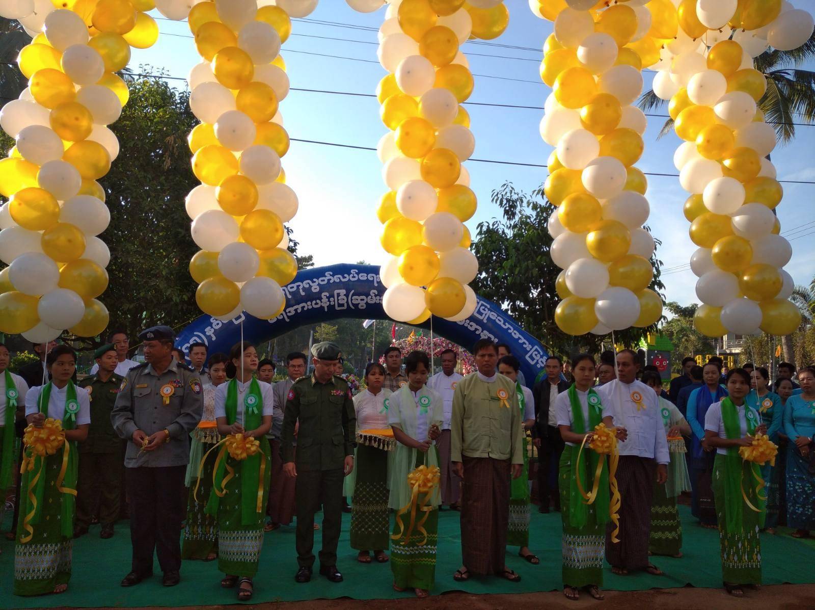 စစ်ကြောင်းကိုရိက္ခာထောက်ပံ့ဖို့ဆိုကာ လုပ်ငန်းရှင်တွေကိုစစ်တပ်ထဲခေါ်ပြီး သိန်းဆယ်ချီတောင်း